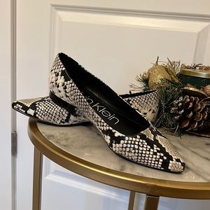 Calvin Klein Emerin Snake 🐍 Flats